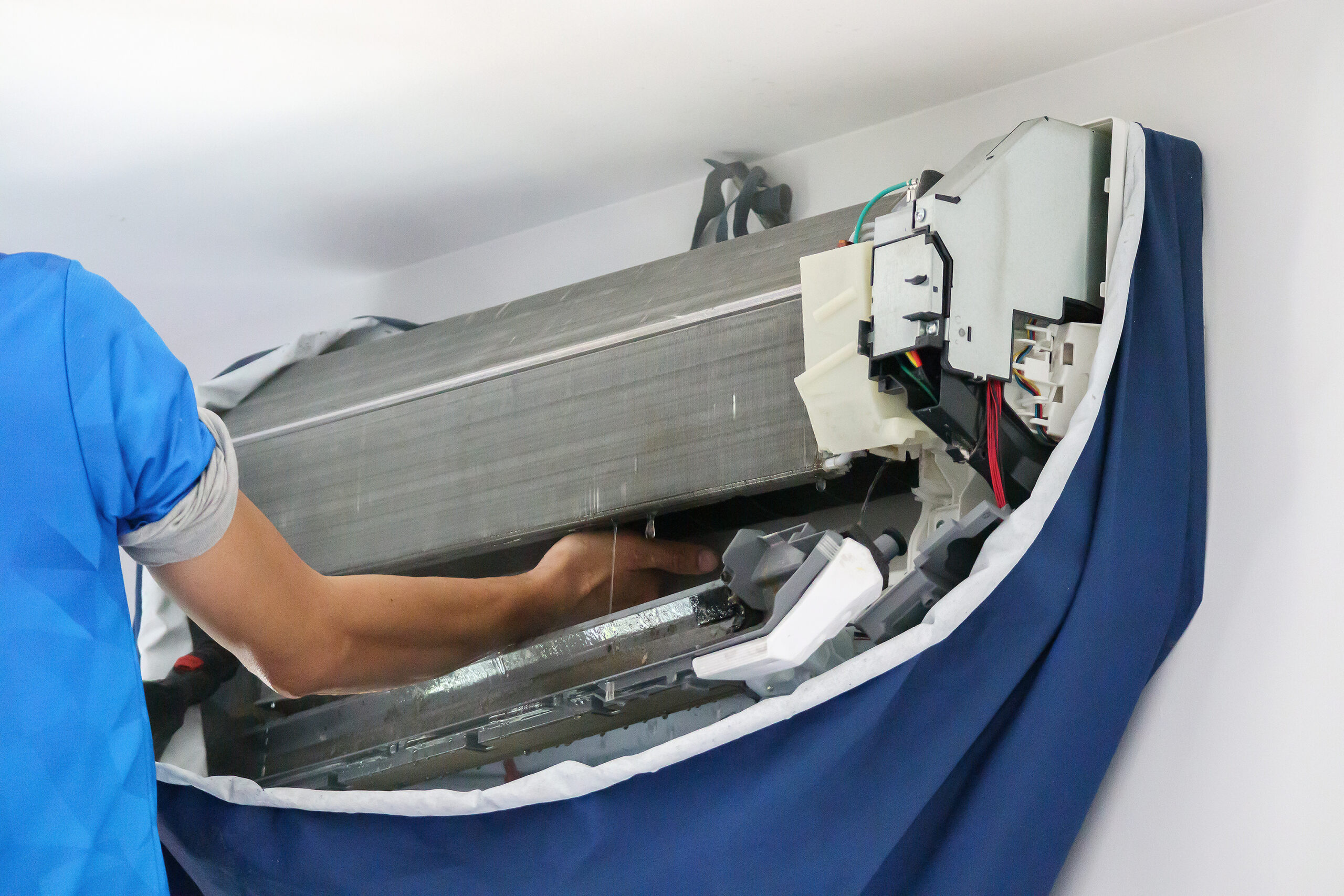 AC Services air conditioning cleaning service with water spray